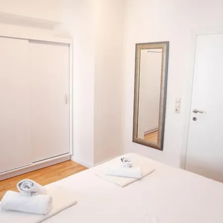 Apartment In With Terrace, Air Conditioning, Wifi