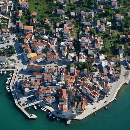 Apartment In With Terrace, Air Conditioning, Wifi *