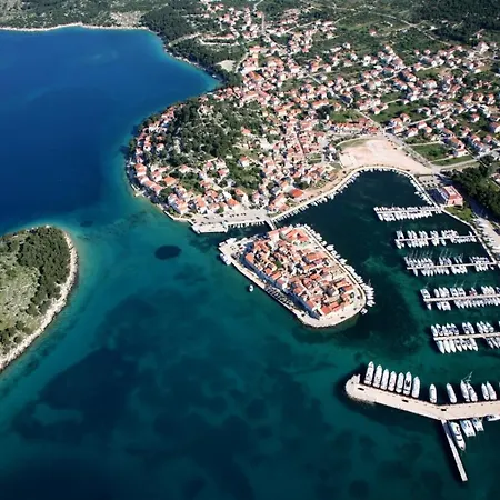 Apartment In With Terrace, Air Conditioning, Wifi