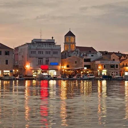 Apartment In With Terrace, Air Conditioning, Wifi