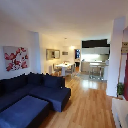 Apartment In With Terrace, Air Conditioning, Wifi