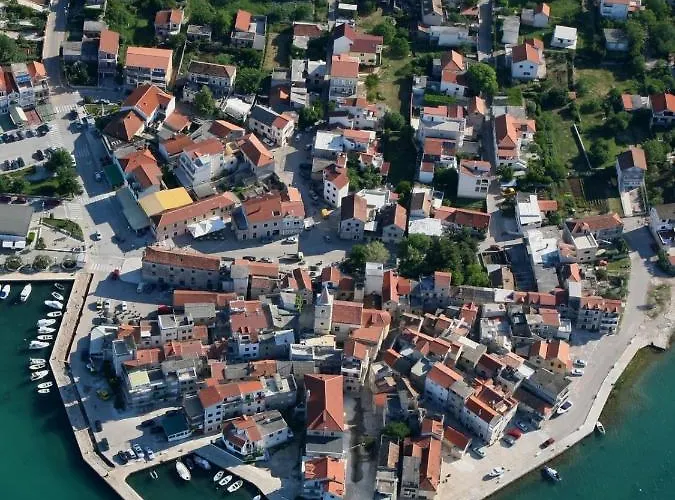 Apartment In With Terrace, Air Conditioning, Wifi *