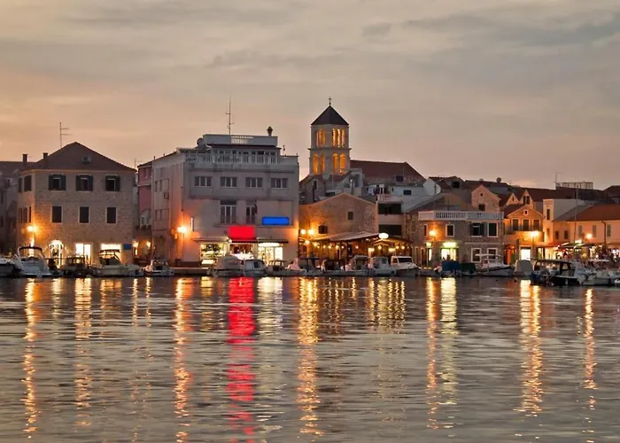 Apartment In With Terrace, Air Conditioning, Wifi