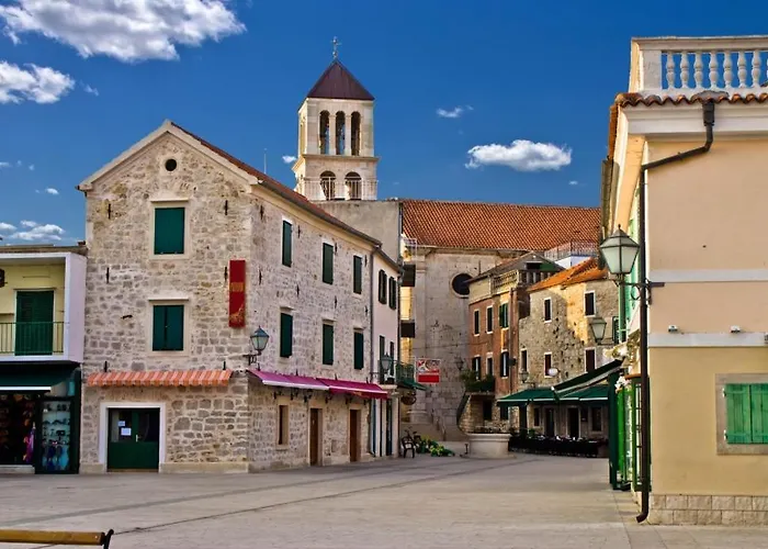 Apartment In With Terrace, Air Conditioning, Wifi